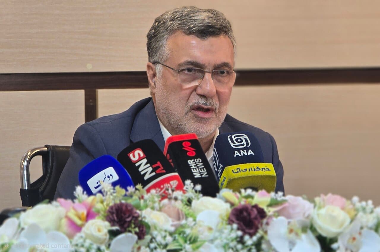 تصویر خبر: ظفرقندی: نیروهای نظامی و انتظامی سهم خود را در دفاع از کشور ادا کردند