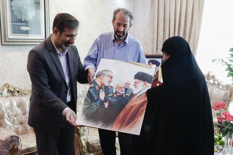 تصویر خبر: طحان نظیف: شناساندن شهدا حق اجتماعی نسل‌های آینده است