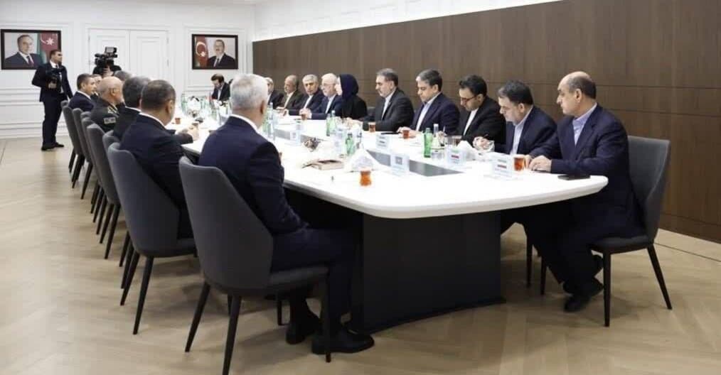 تصویر خبر: استاندار اردبیل: مجوز تردد زمینی برای بازرگانان و گردشگران صادر شود
