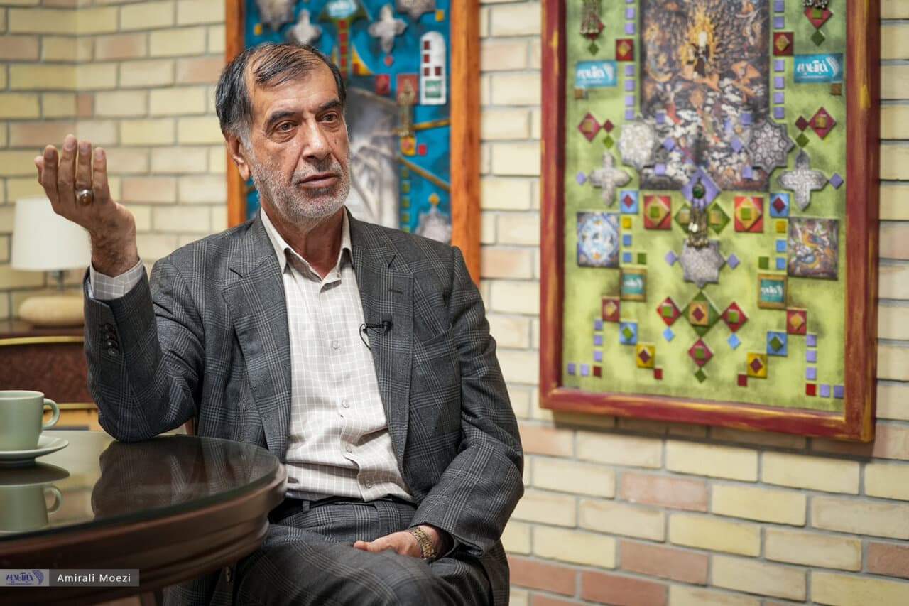 تصویر خبر: باهنر: دشمن گاهی با سه - چهار واسطه سوار اعتقادات بچه حزب‌اللهی‌ها می‌شود