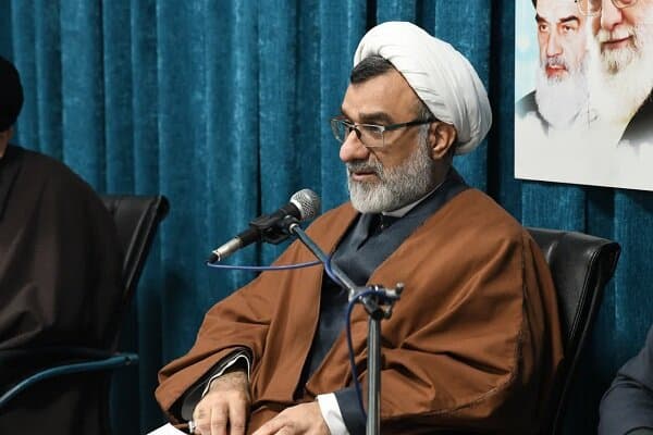 تصویر خبر: خسروپناه: شورا آماده است تصمیم‌سازی را به نخبگان واگذار کند