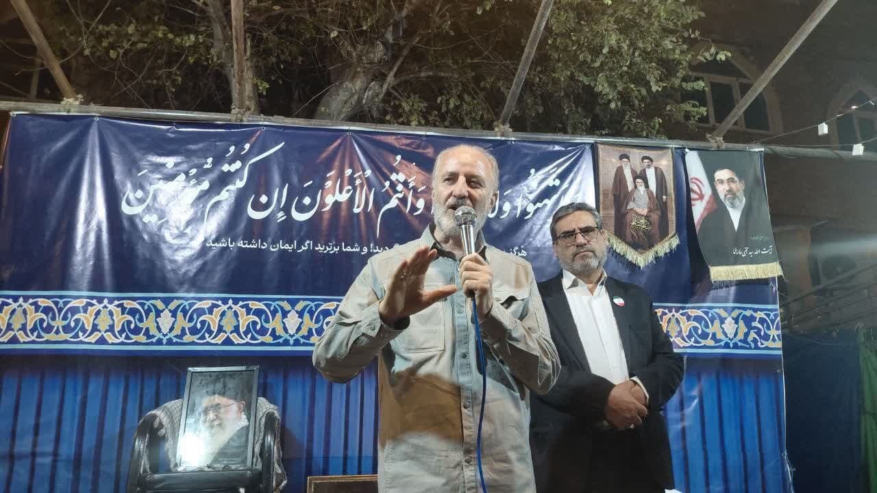 تصویر خبر: معاون استاندار قم: دشمن با تشدید فشارهای اقتصادی به دنبال تضعیف وحدت ملی است