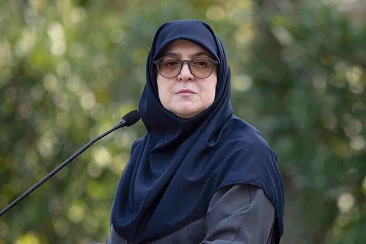 تصویر خبر: مهاجرانی: ایستادگی در مسیر حفظ استقلال، زن و مرد نمی‌شناسد