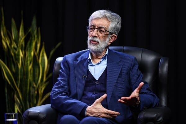 تصویر خبر: حدادعادل: پیروزی عزتمندانه در جنگ، بهترین تسلی برای خانواده شهداست