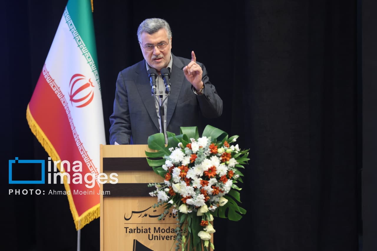 تصویر خبر: وزیر بهداشت: دانشگاه‌های علوم پزشکی به میدان حل بحران‌های کشور بیایند