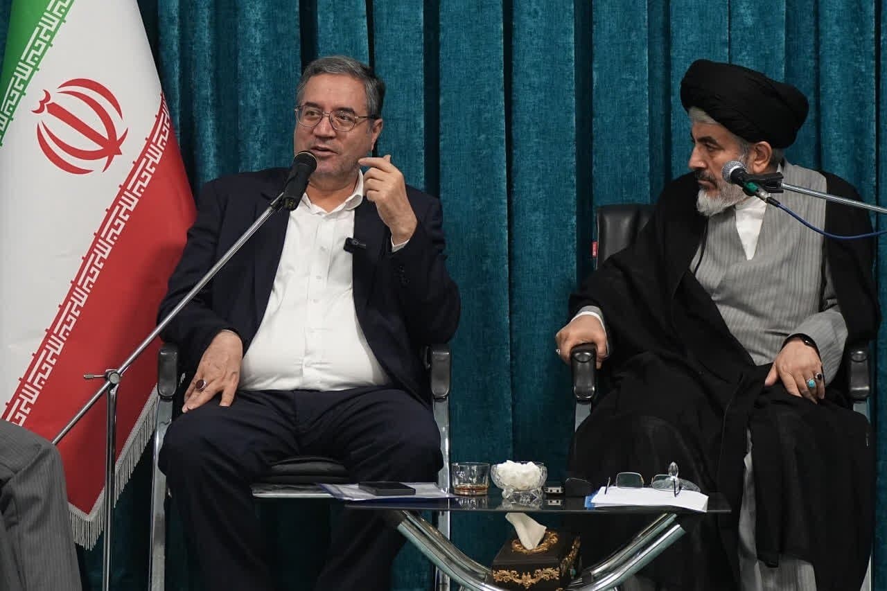 تصویر خبر: رحمانی:کتاب و کتابخوانی راهکار موثر برای مقابله با جنگ ترکیبی دشمن است