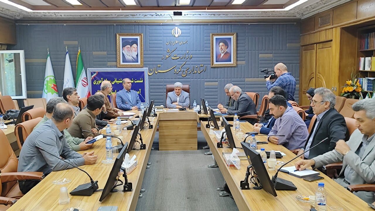 تصویر خبر: معاون استاندار: باید مبادی بی‌سوادی در کردستان را مسدود کنیم