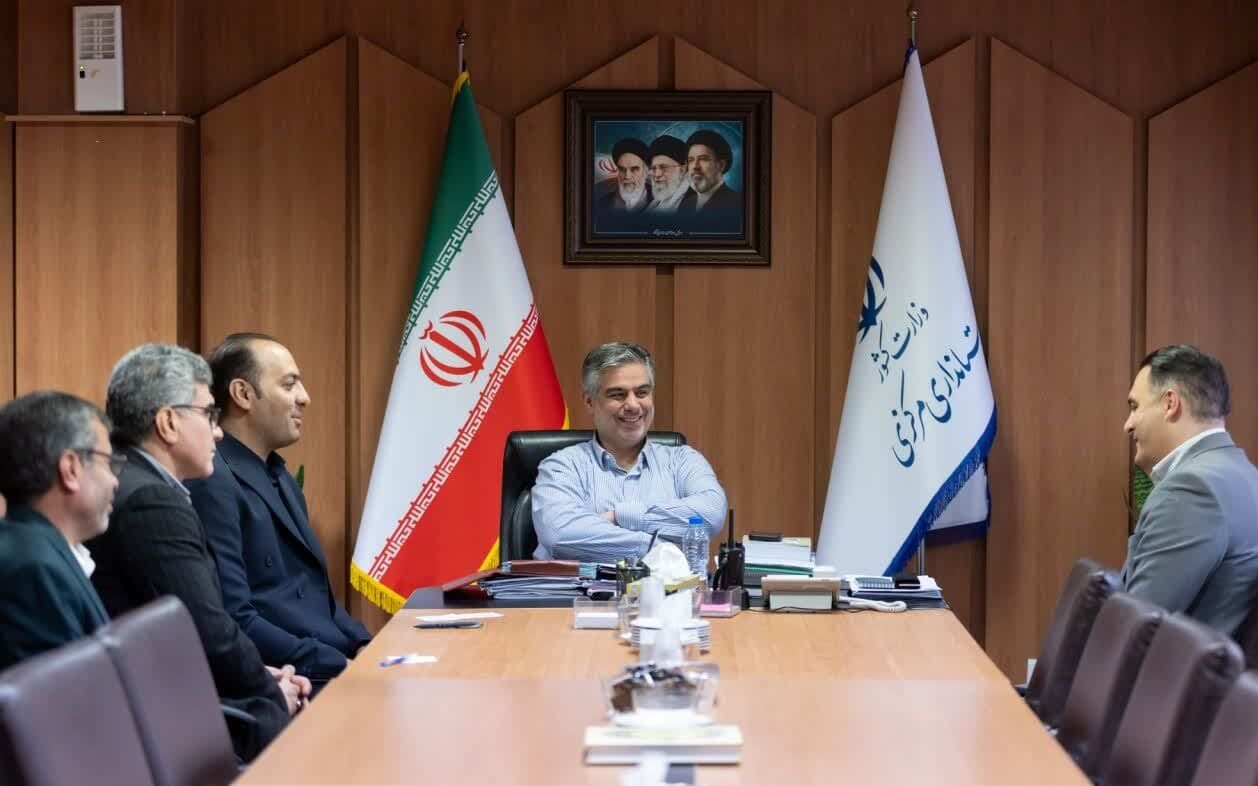 تصویر خبر: استاندار: باشگاه آلومینیوم به نماد هویت و همبستگی مردم استان مرکزی تبدیل شود