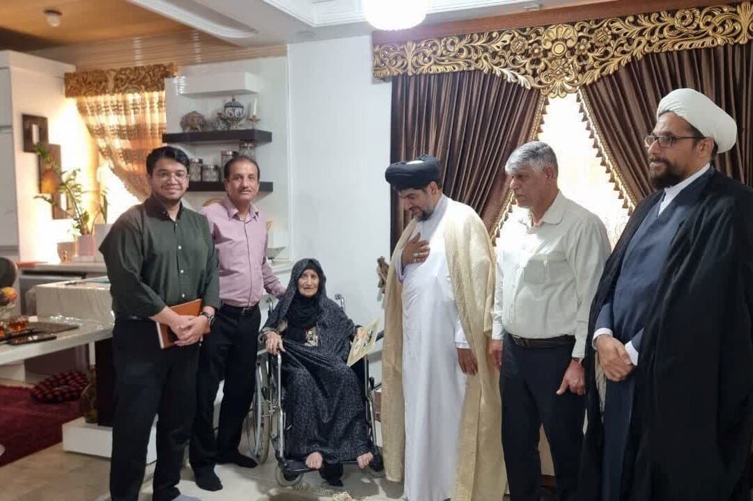 تصویر خبر: امام جمعه گناوه: تکریم خانواده‌ شهدا پاسداشت فرهنگ ایثار و شهادت است