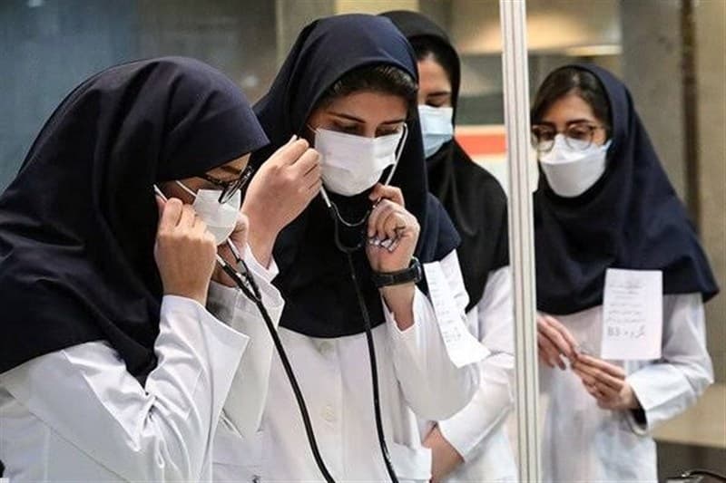 تصویر خبر: وزیر بهداشت: افزایش ظرفیت پزشکی حلال بحران درمان نیست