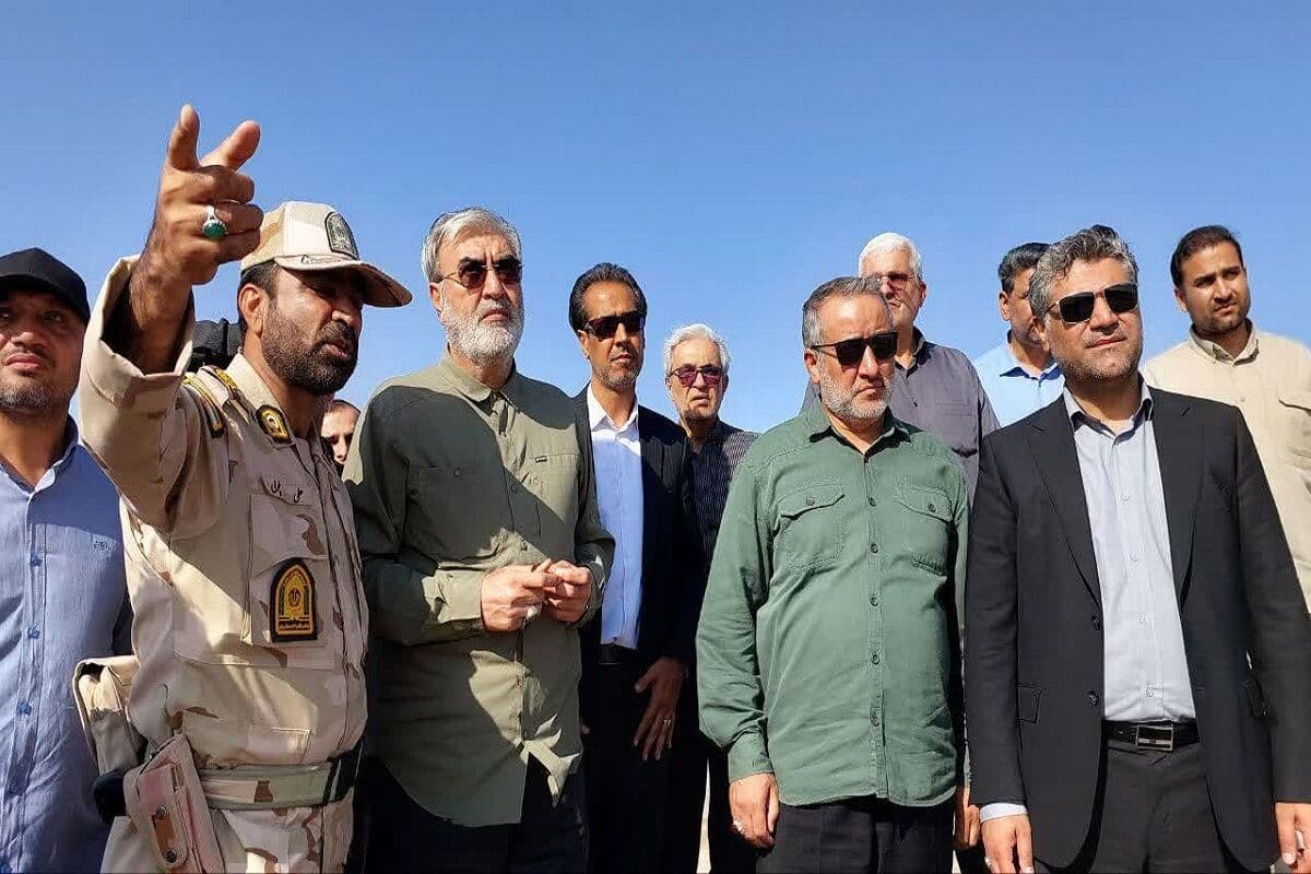 تصویر خبر: عزیزی: امنیت پایدار مرزها در گرو تقویت ظرفیت‌های اقتصادی و توجه به مرزنشینان است