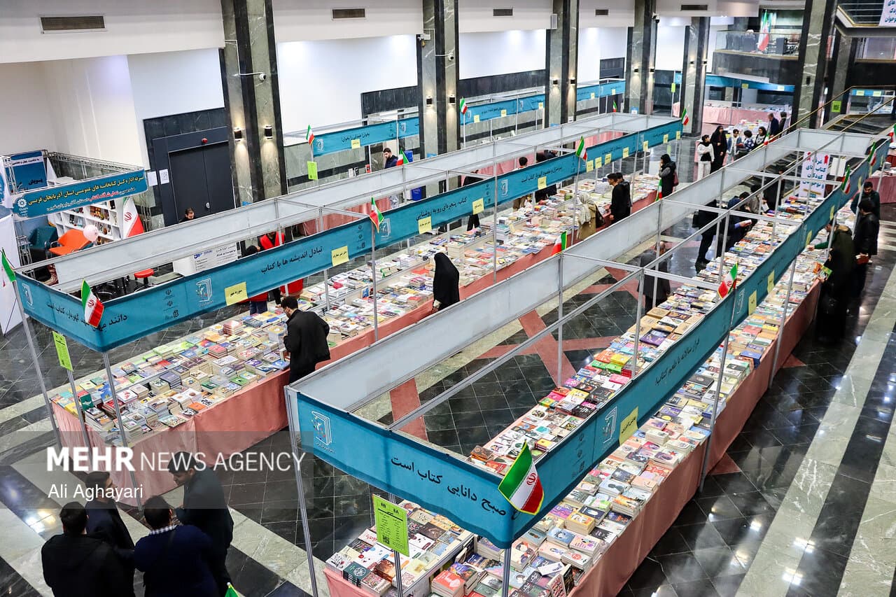تصویر خبر: محمدی: تقویت بنیه فرهنگی استان‌ها از اولویت‌های وزارت ارشاد است