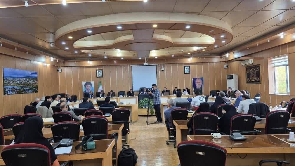 تصویر خبر: معاون استاندار: کمبود اعتبار سد راهه جابه‌جایی مخازن سوخت میدان جهاد شهر یاسوج است