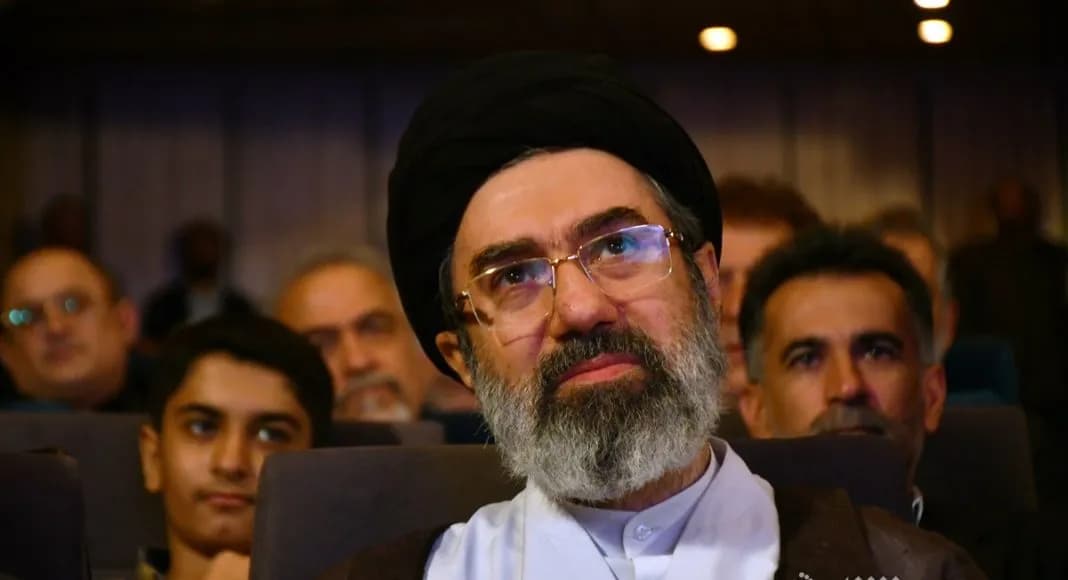 تصویر خبر: رهبر انقلاب: ایران قدرت اول جهان است / نظام اسلامی برومندتر و قوی‌تر از قبل، ققنوس‌وار برخاست
