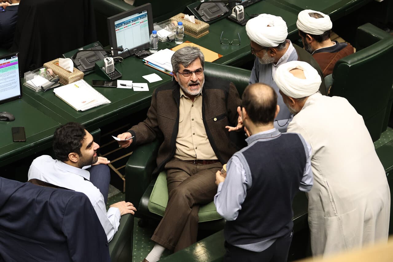 تصویر خبر: نماینده مجلس: اقلیتی از نمایندگان برخلاف دستور رهبری جامعه را دچار التهاب می کنند