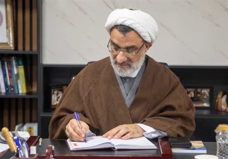تصویر خبر: خسروپناه: اقتدار انتظامی با قانون‌مداری و تکریم مردم پایدار می‌شود
