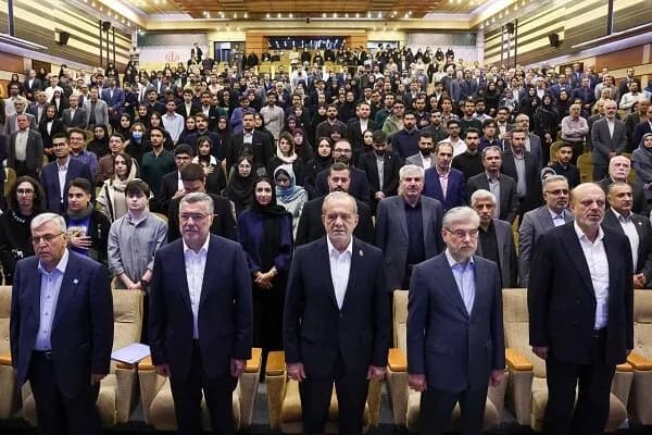 تصویر خبر: رئیس‌جمهور: برون رفت از وضعیت فعلی توسط دانشگاهیان امکان‌پذیر است