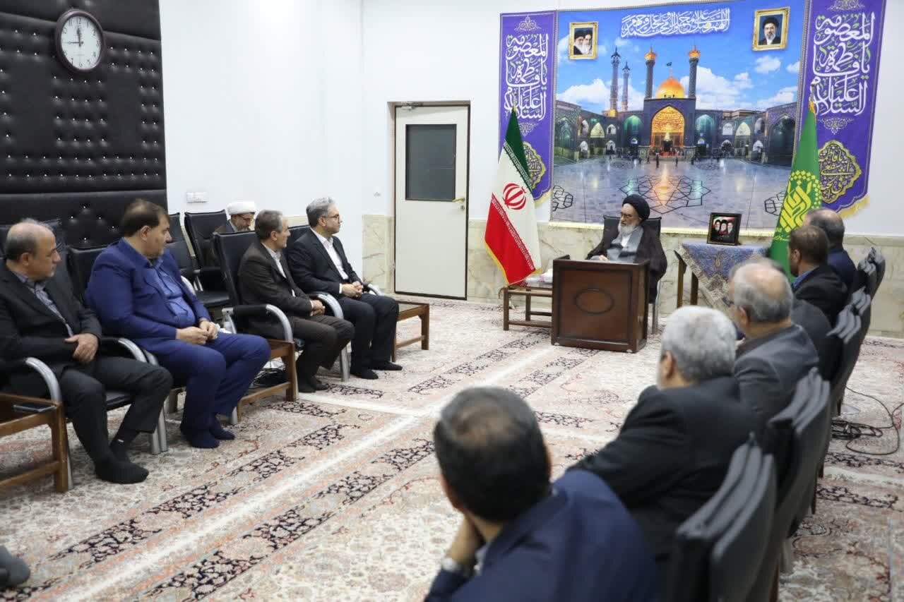 تصویر خبر: امام جمعه قم: حضور مردم در میدان نقشه‌های دشمنان را خنثی کرد