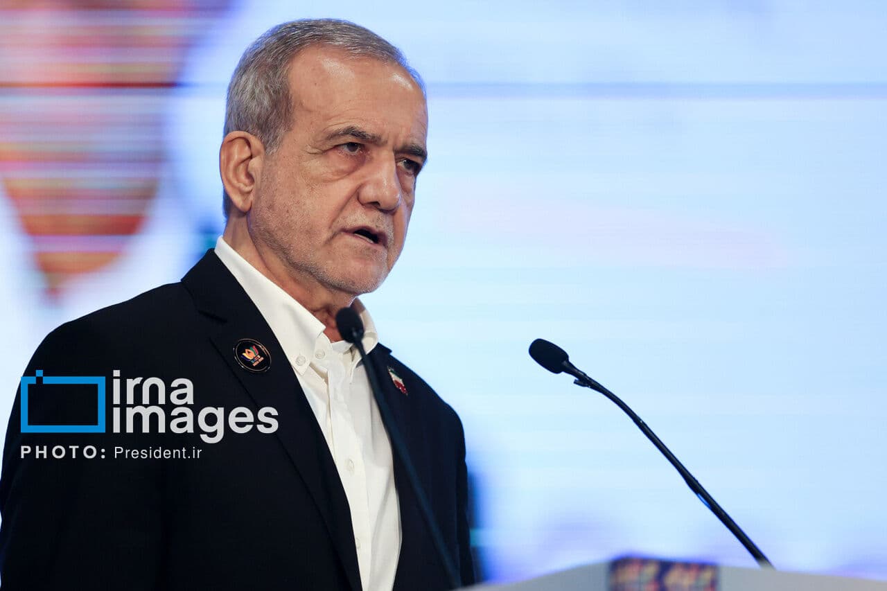 تصویر خبر: رئیس‌جمهور: در میدان عمل، هرکس می‌تواند قدمی بردارد، پیش بیاید