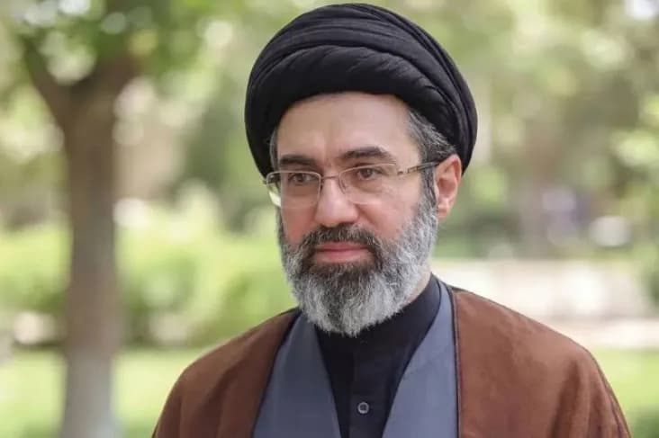 تصویر خبر: رهبر انقلاب: تلاش دشمن برای ضربه به فراجا ناکام ماند / لزوم ارتقای ابزارهای فناوری در مأموریت‌های انتظامی
