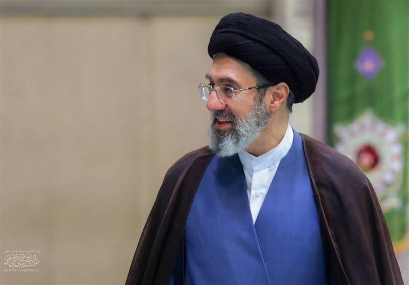 تصویر خبر: رهبر انقلاب: روزهای آینده به‌مراتب شکوهمندتر از امروز خواهد بود/ امروز کسانی ما را ابرقدرت چهارم دنیا می‌دانند/ دریای عرب خود را از دشمنان خالی می‌کند